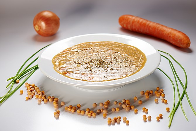 zupa grochowa + gulasz wieprzowy + kasza gryczana + sałatka szwedzka