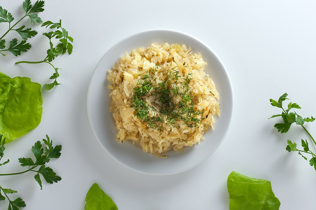 rosół, kotlet schabowy, ziemniaki, kapusta młoda zasmażana