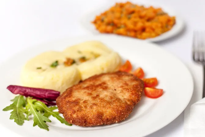 rosół + kotlet mielony + ziemniaki + marchewka z groszkiem