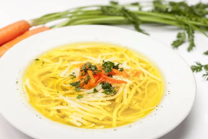 rosół + pierś panierowana + ziemniaki + surówka krymska