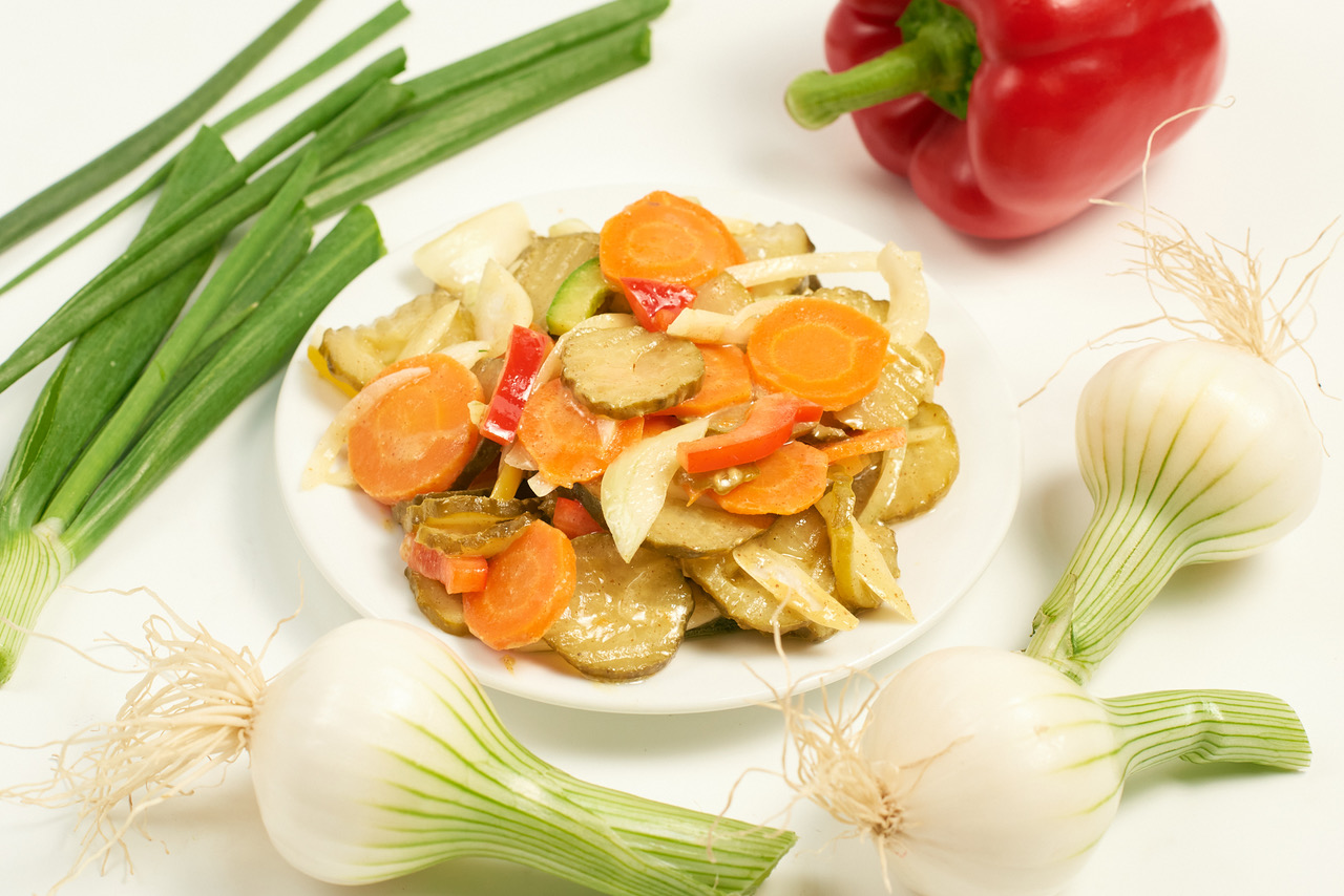 zupa grochowa + gulasz wieprzowy + kasza gryczana + sałatka szwedzka